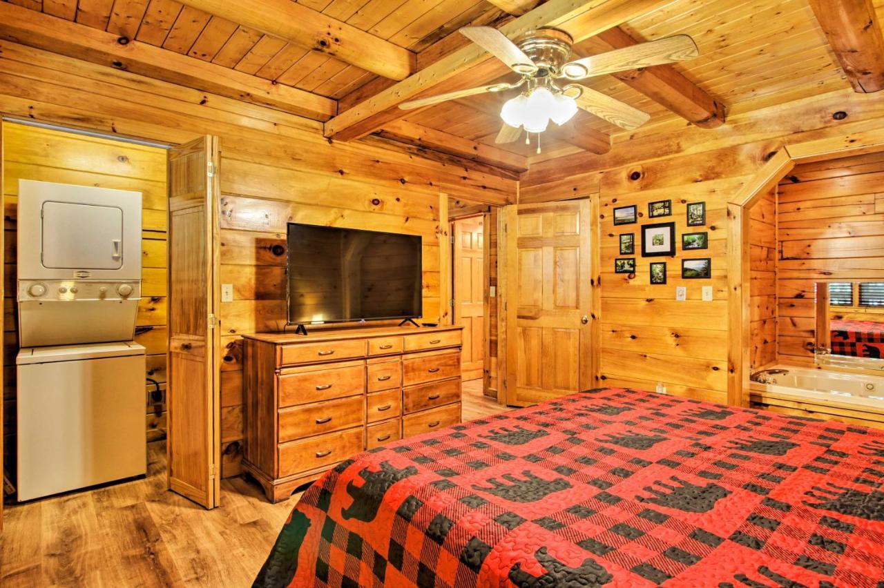 Charming Pigeon Forge Cabin With Private Hot Tub! Sevierville Eksteriør bilde