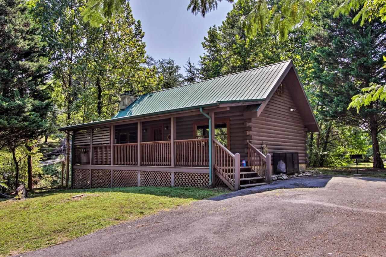 Charming Pigeon Forge Cabin With Private Hot Tub! Sevierville Eksteriør bilde